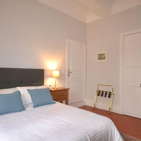 Maison De L'aguze Bed & Breakfast 3*