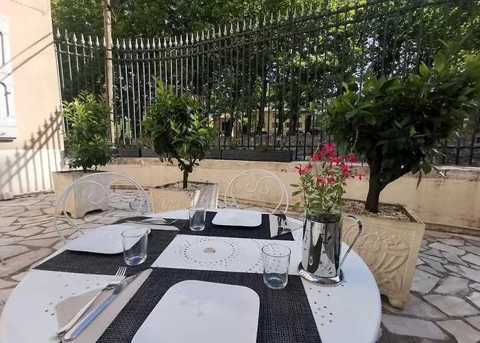 Bed and Breakfast Maison De L'aguze 3*